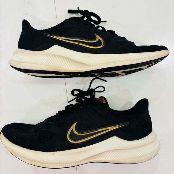 Nike Down shifter 3696  Black and Gold Running Shoes Women size 9 - Picture 1 of 7